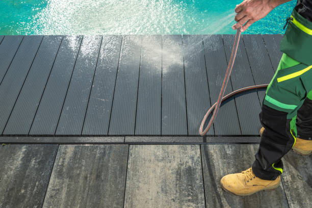 Best Roof Pressure Washing  in Tuntutuli, AK